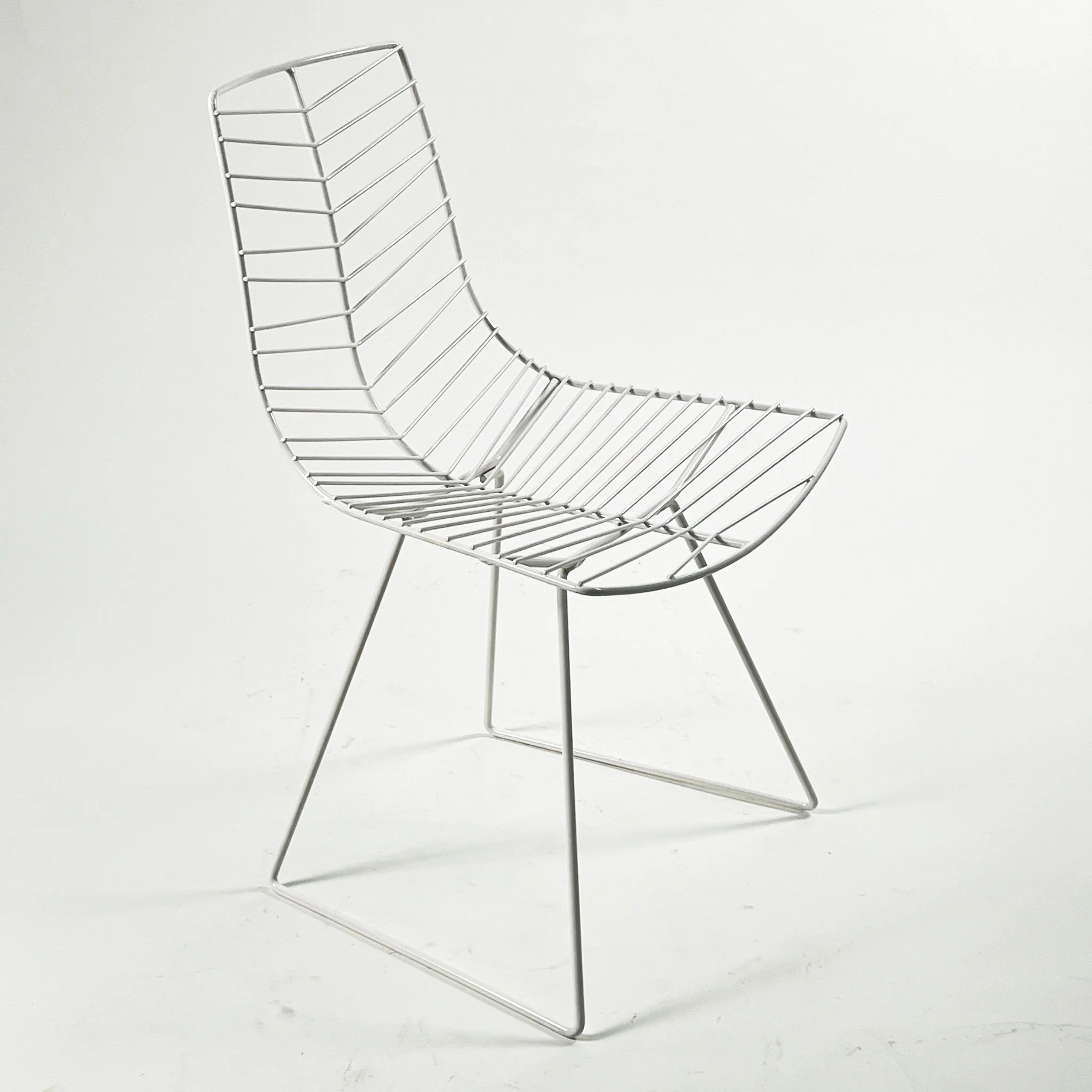 Arper Leaf Chair - White (Clearance) - Image 5