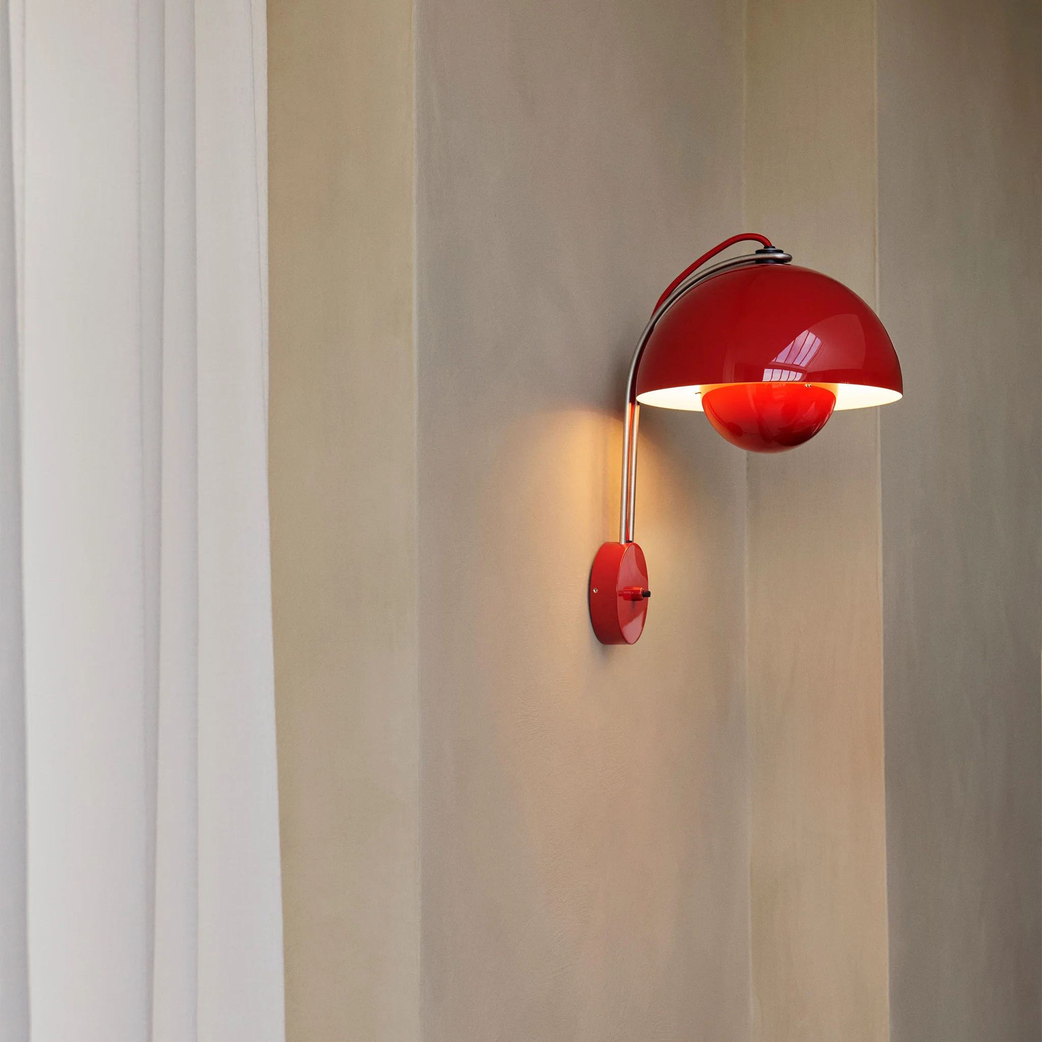 &Tradition Flowerpot Wall Lamp VP8 – Vermillion Red (Clearance) - Image 2