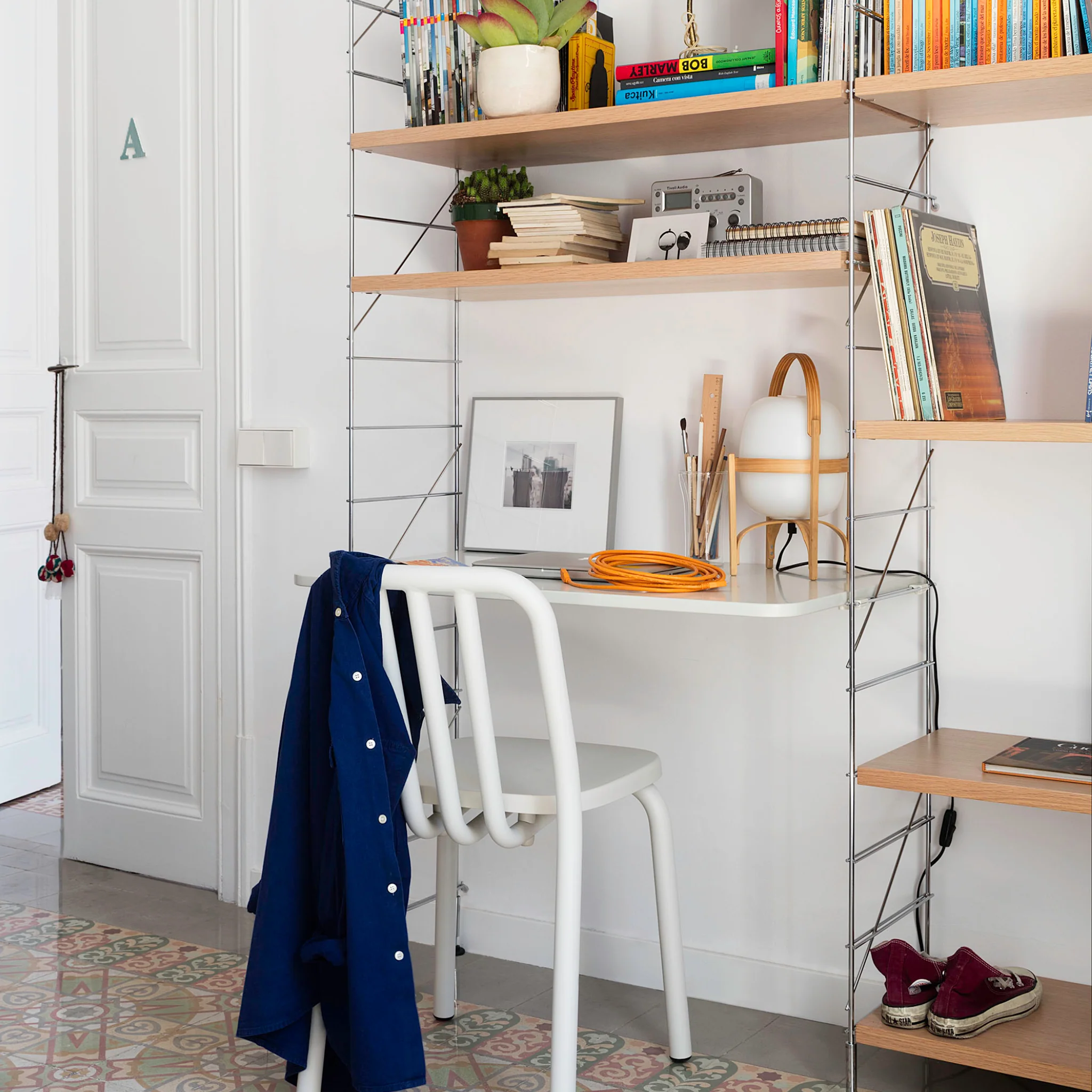 Tria114 Modular Shelving System - Floor Supports - Image 6